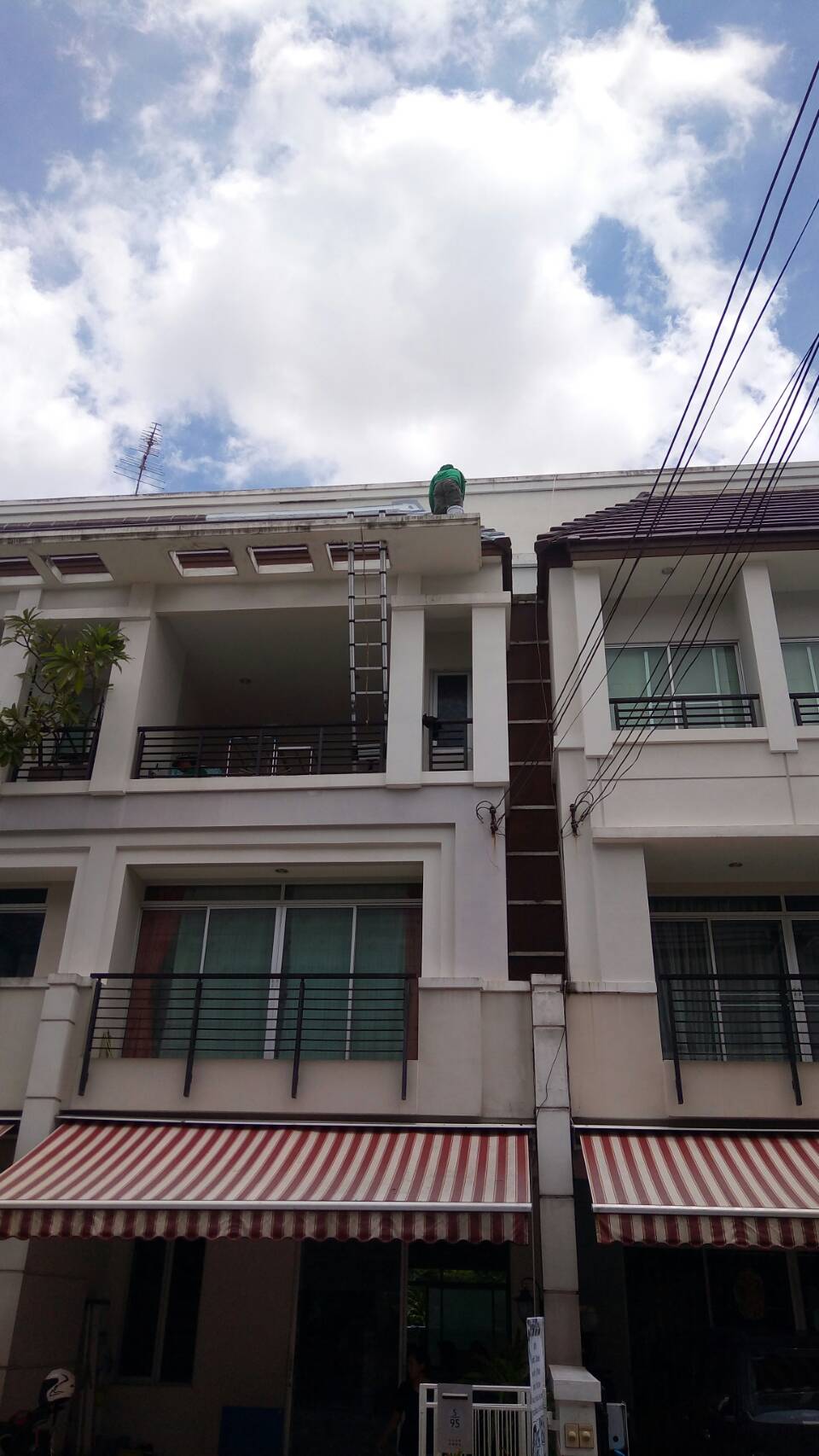 รับซ่อมหลังคารั่ว ทาวน์เฮ้าส์ ทาวน์โฮม